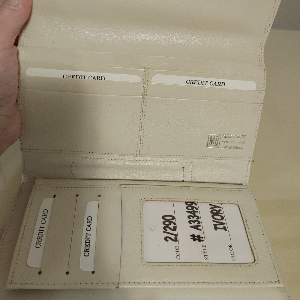 Michael Rome Ivory wallet - Picture 4 of 5